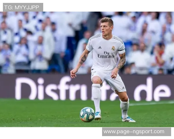 克罗斯在足球世界中的传奇之路与技术解析:从青涩少年到顶级中场的蜕变 克罗斯在足球世界中的传奇之路与技术解析:从青涩少年到顶级中场的蜕变